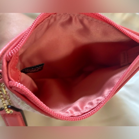 Coach Audrey Op Art Swirl Pink Khaki Canvas Pink Leather Wristlet Wallet EUC - Picture 3 of 4